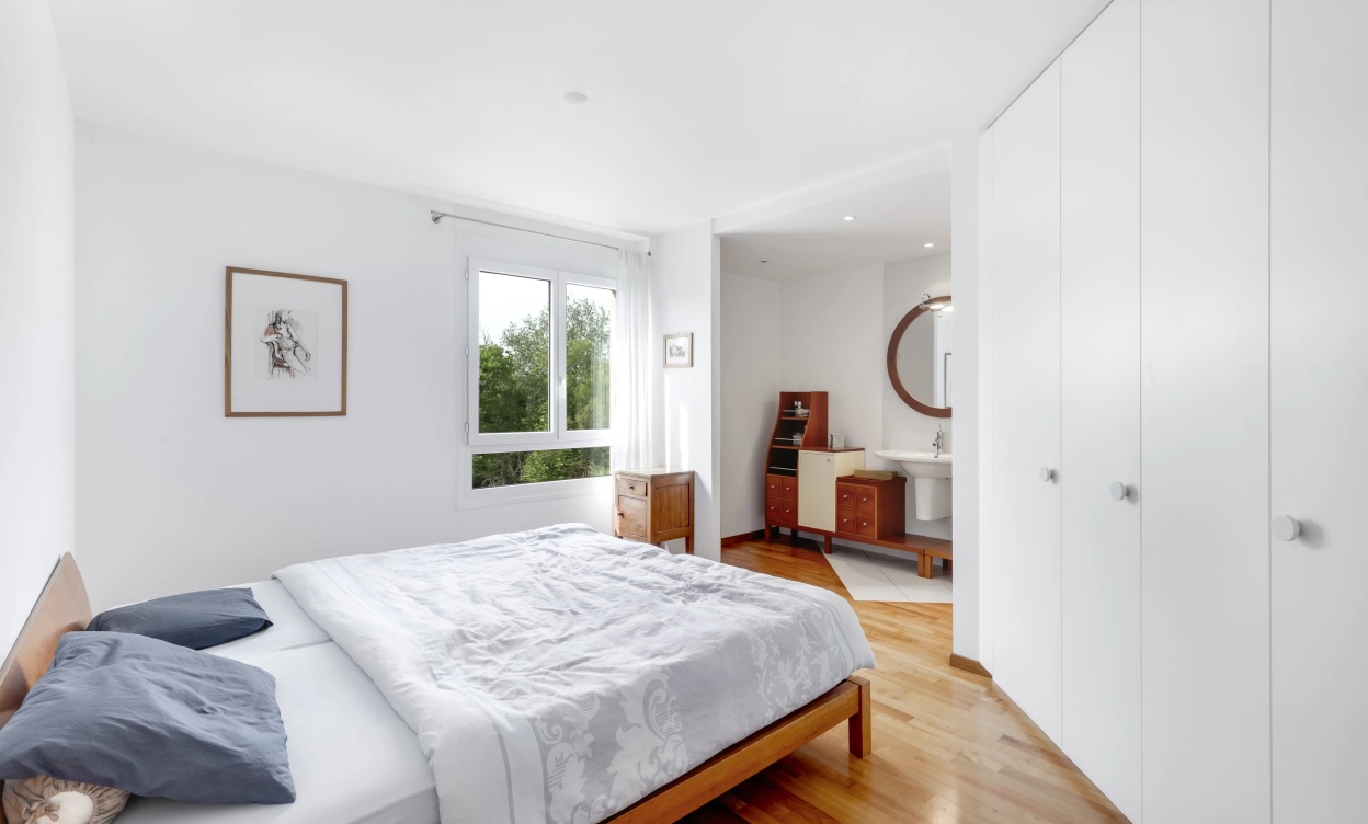 Appartement de 4.5 pièces occupant un étage complet à Saint-Sulpice image
