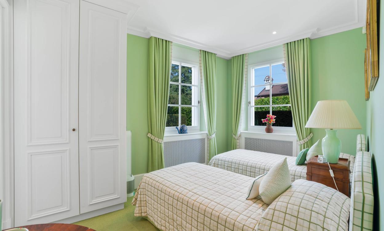 Une villa de maître au bord du Léman – prestige, volumes et lumière image