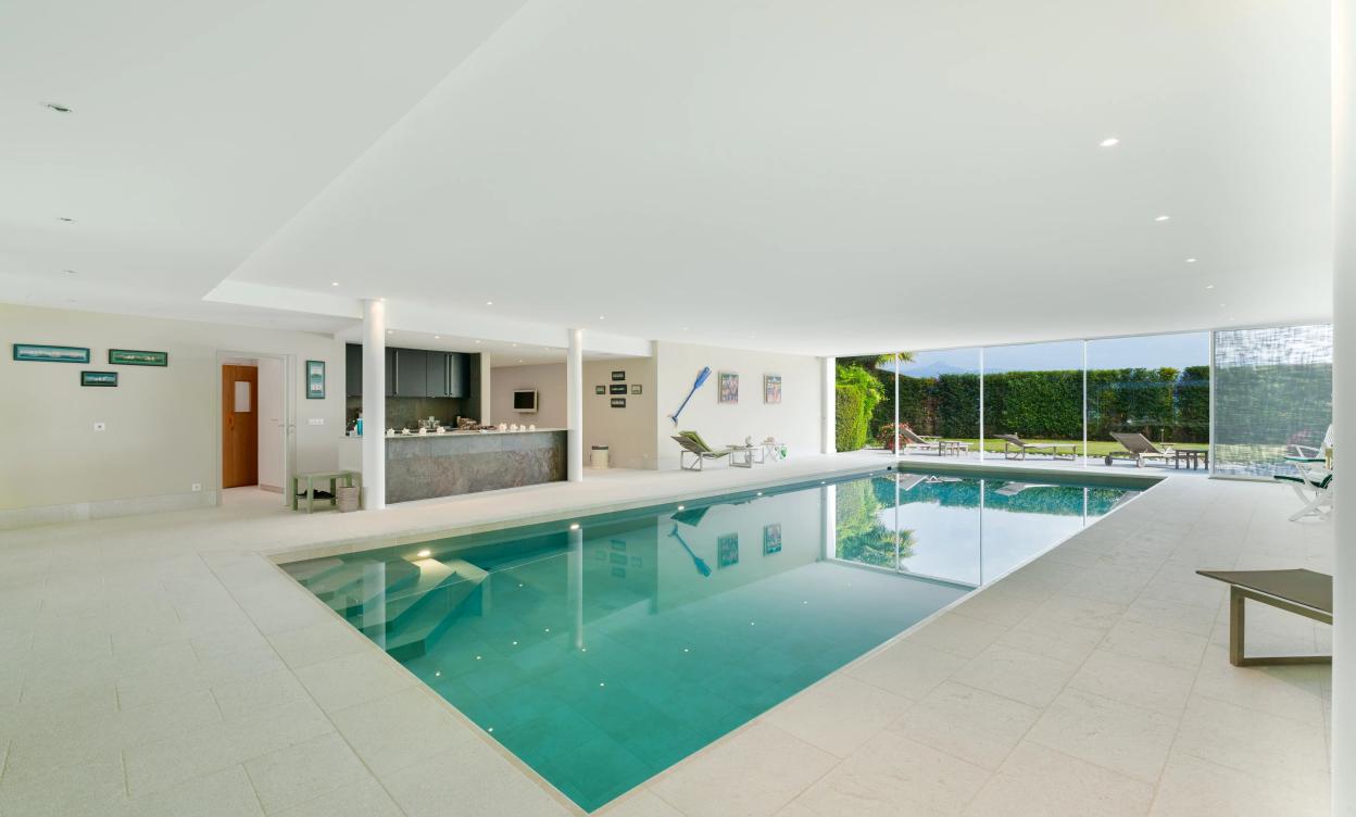 Une villa de maître au bord du Léman – prestige, volumes et lumière image