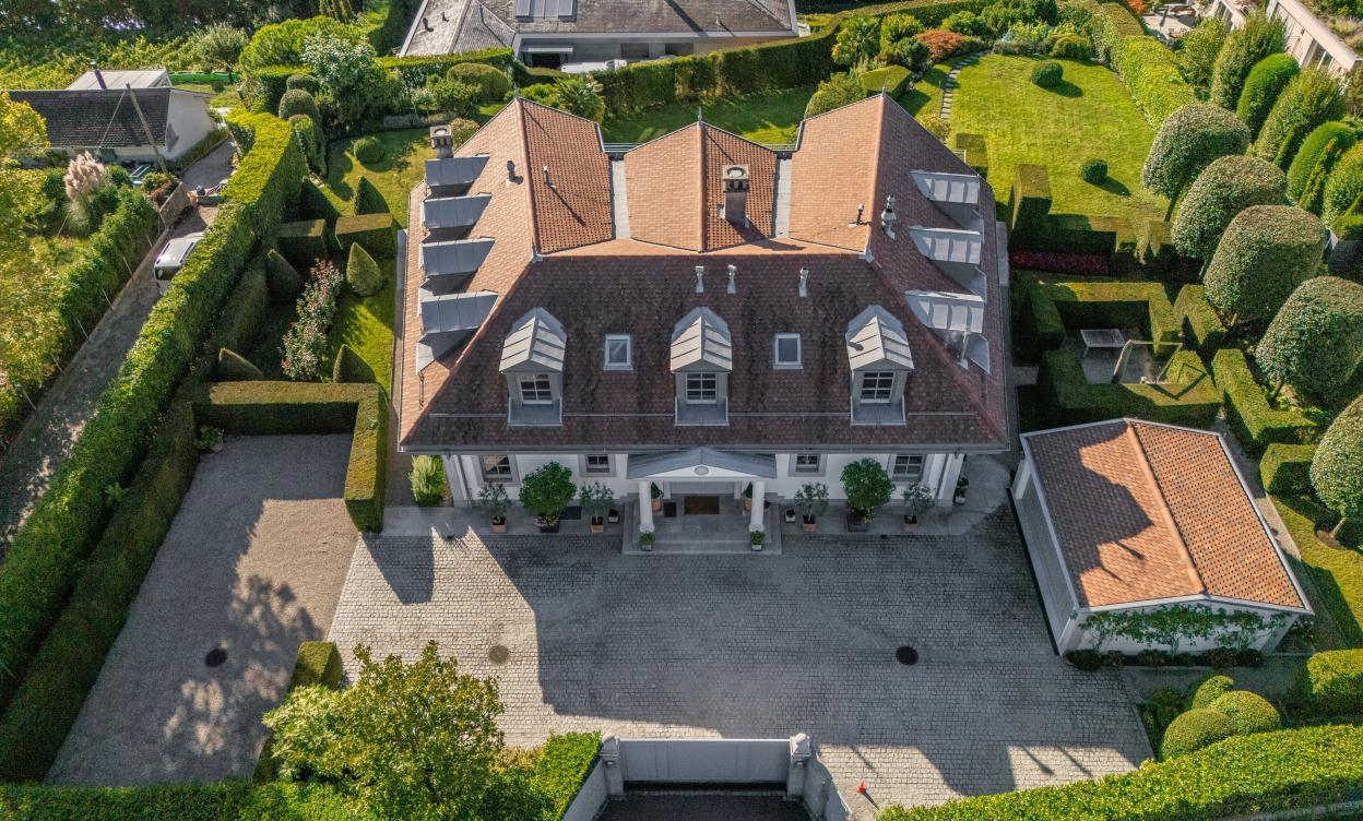 Une villa de maître au bord du Léman – prestige, volumes et lumière image