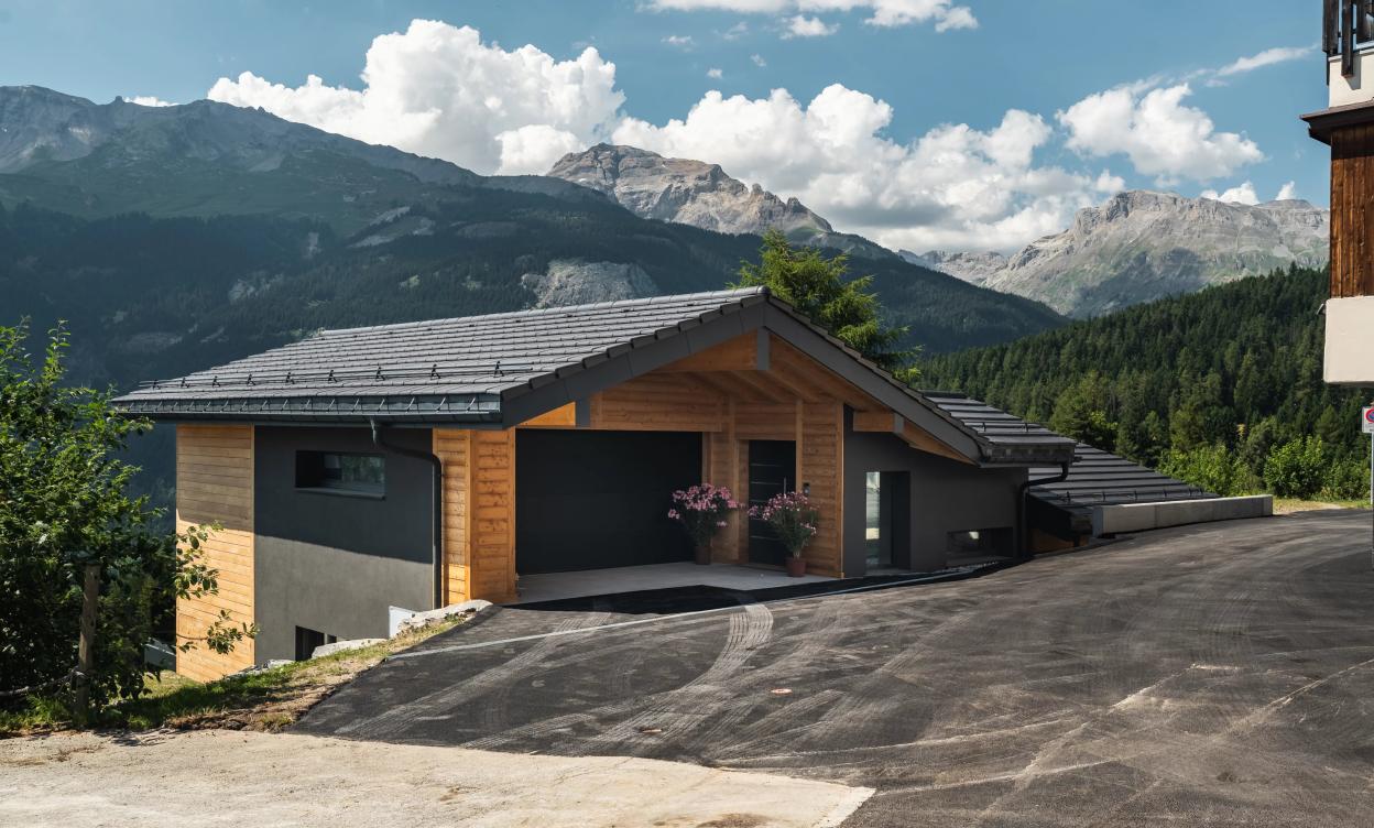 Chalet neuf à Crans-Montana avec vue panoramique image