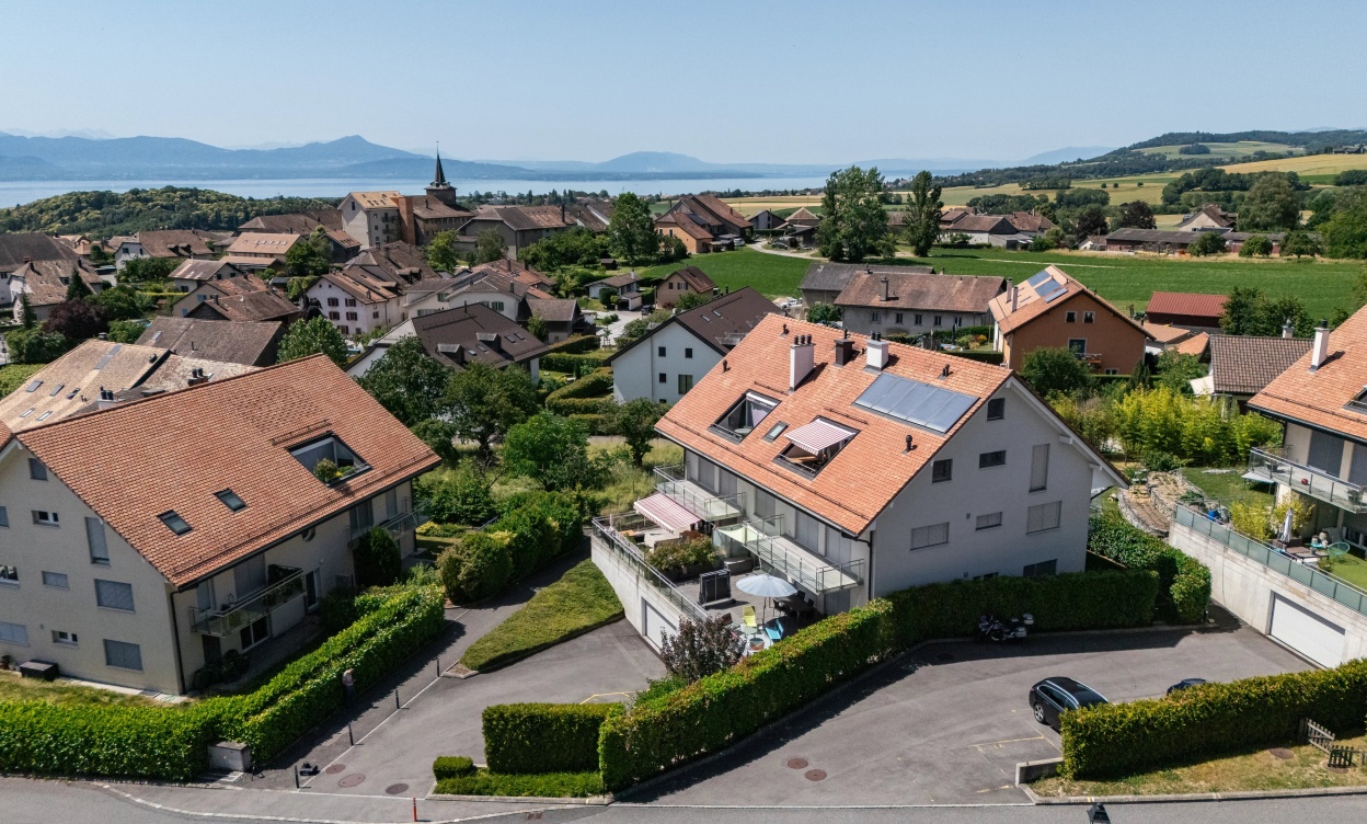 Appartement de 4.5 pièces avec vue sur le lac à Yens image