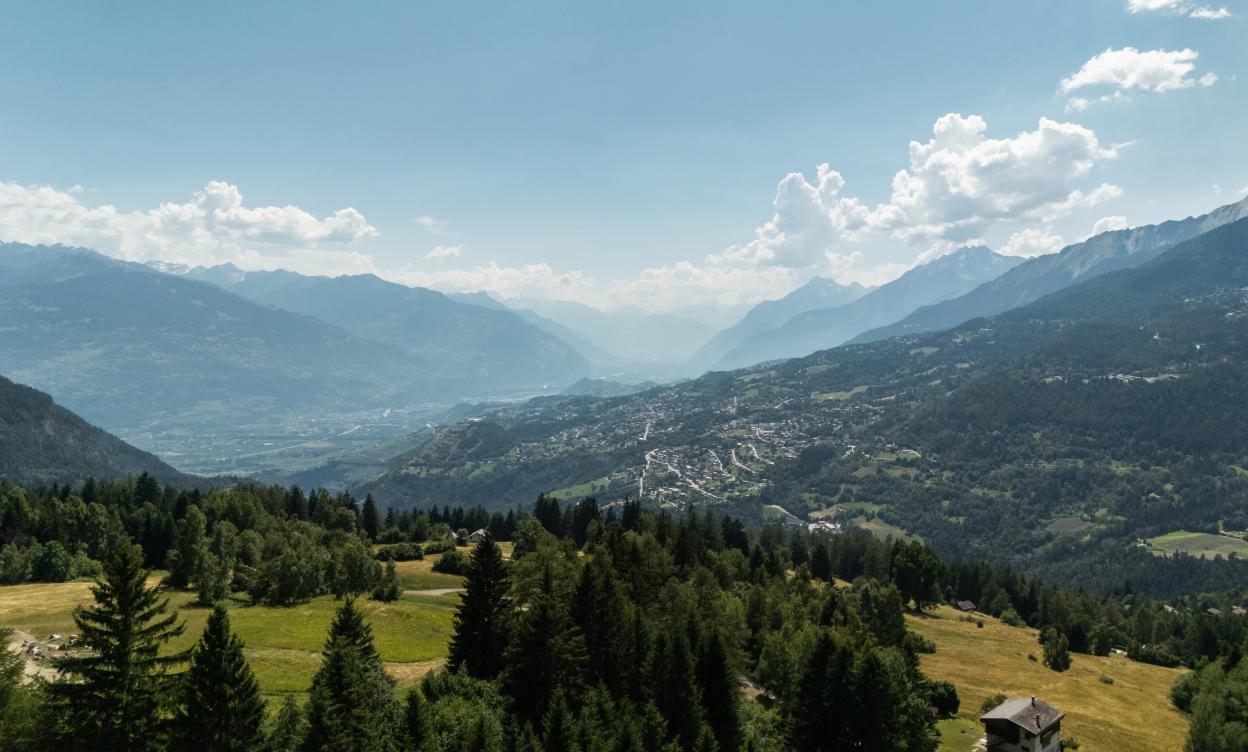 Chalet neuf à Crans-Montana avec vue panoramique image