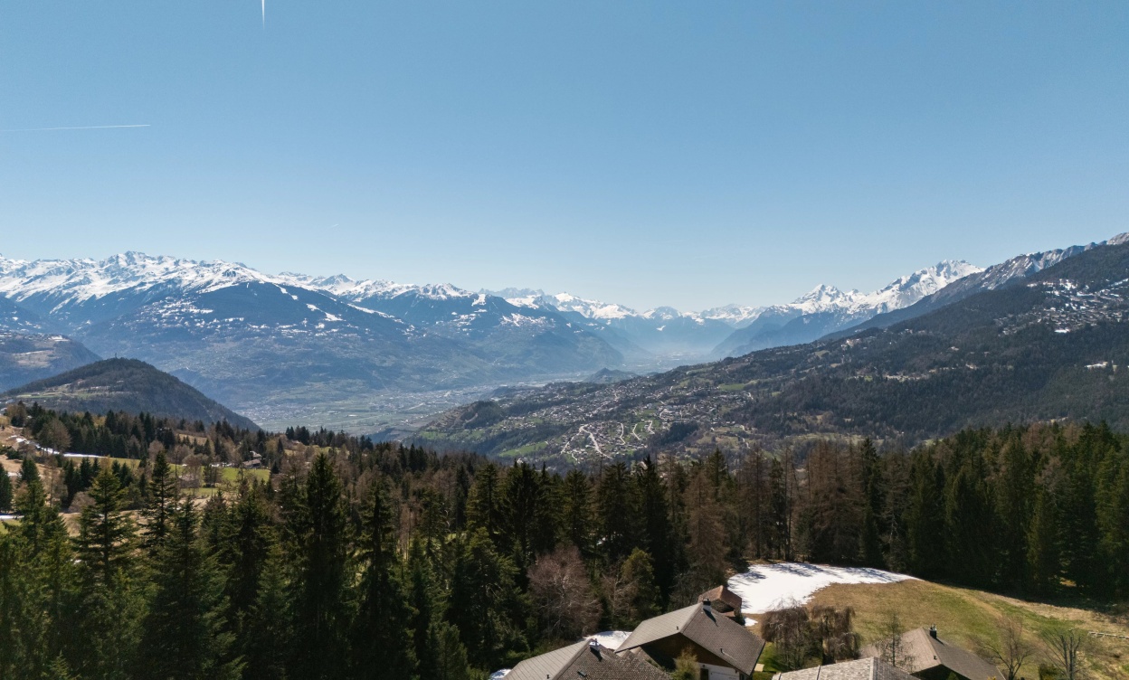 Appartement lumineux avec vue panoramique sur les Alpes et la plaine du Rhône image