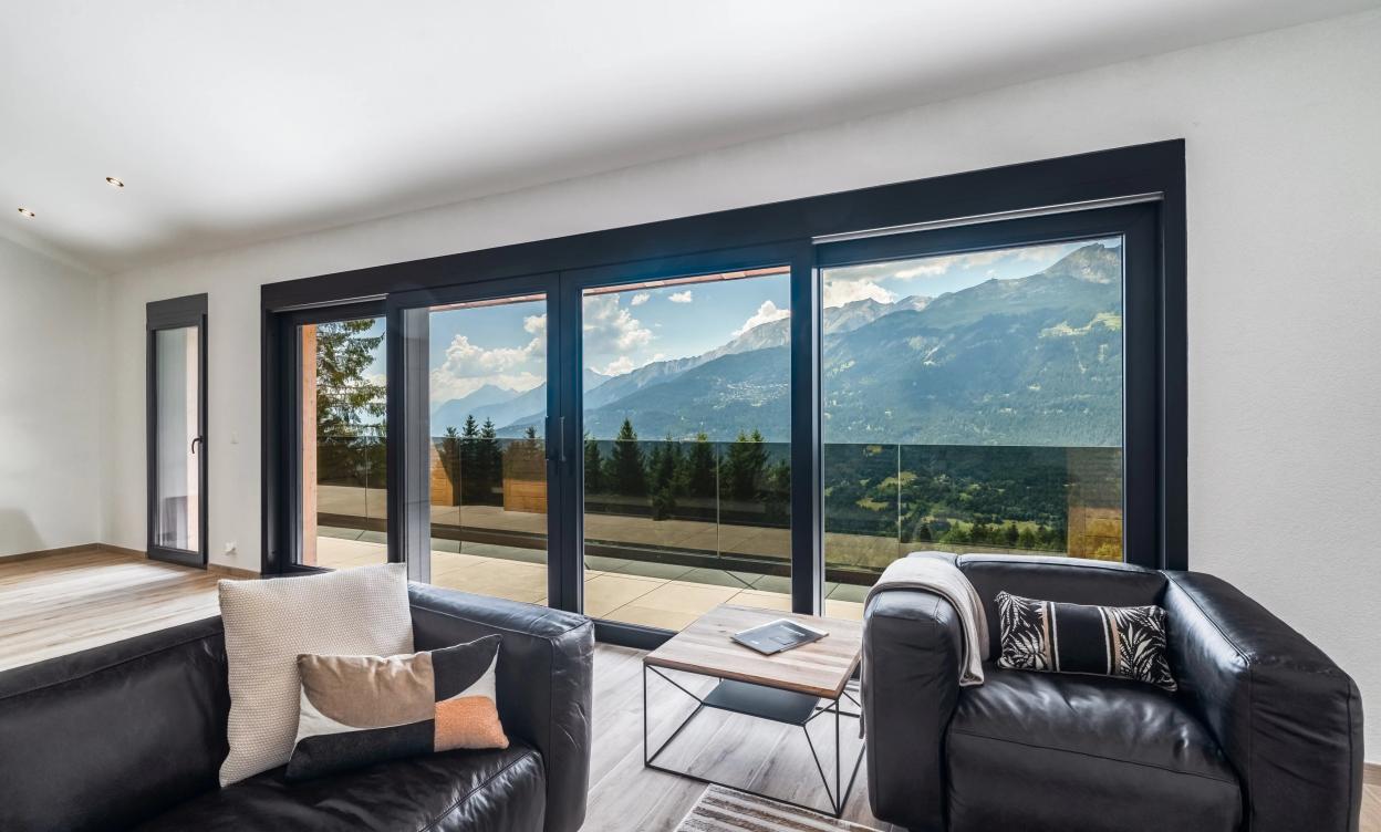 Chalet neuf à Crans-Montana avec vue panoramique image