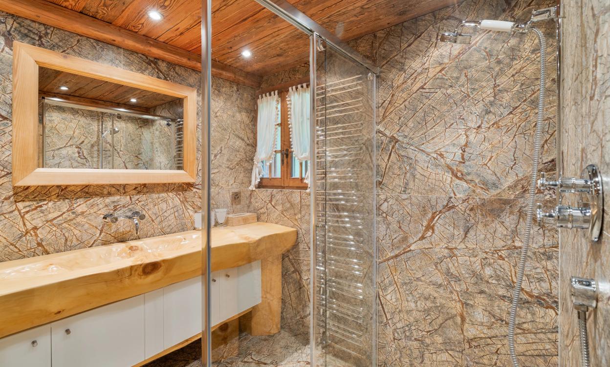 Chalet d’exception à deux pas du Golf de Crans-Montana image