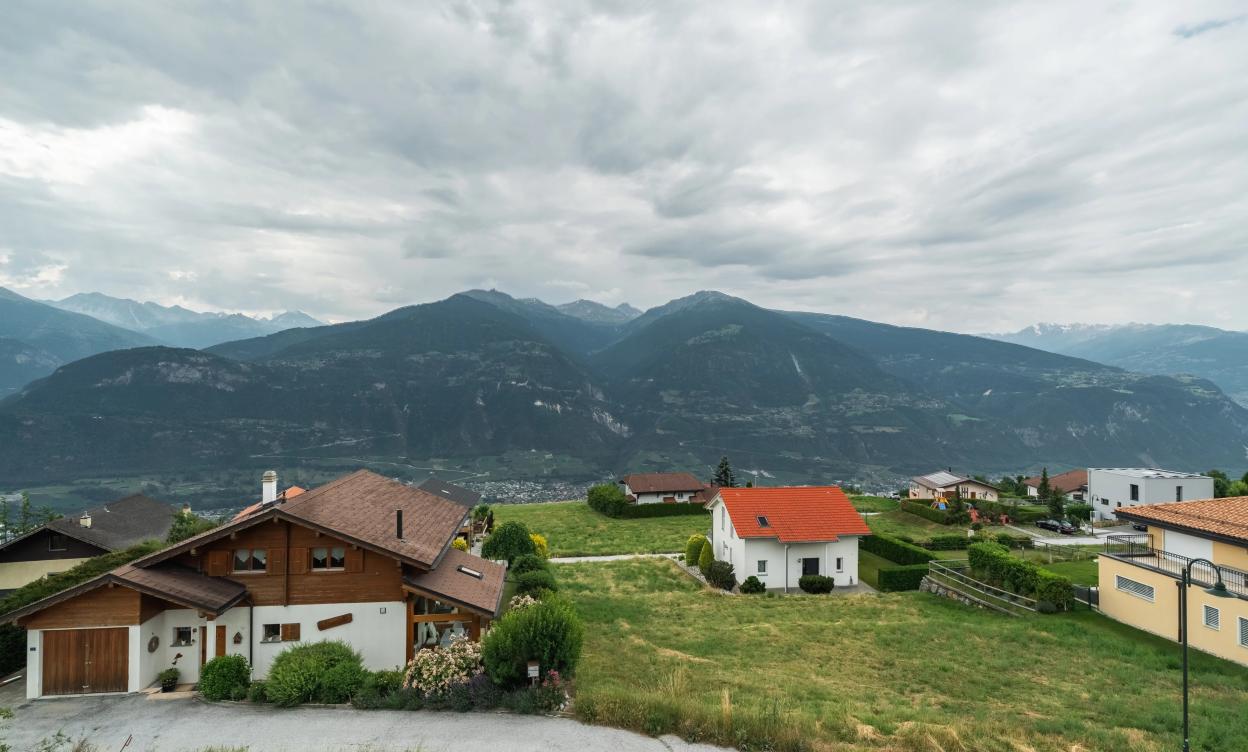 Villa contemporaine neuve sur la commune de Crans-Montana image