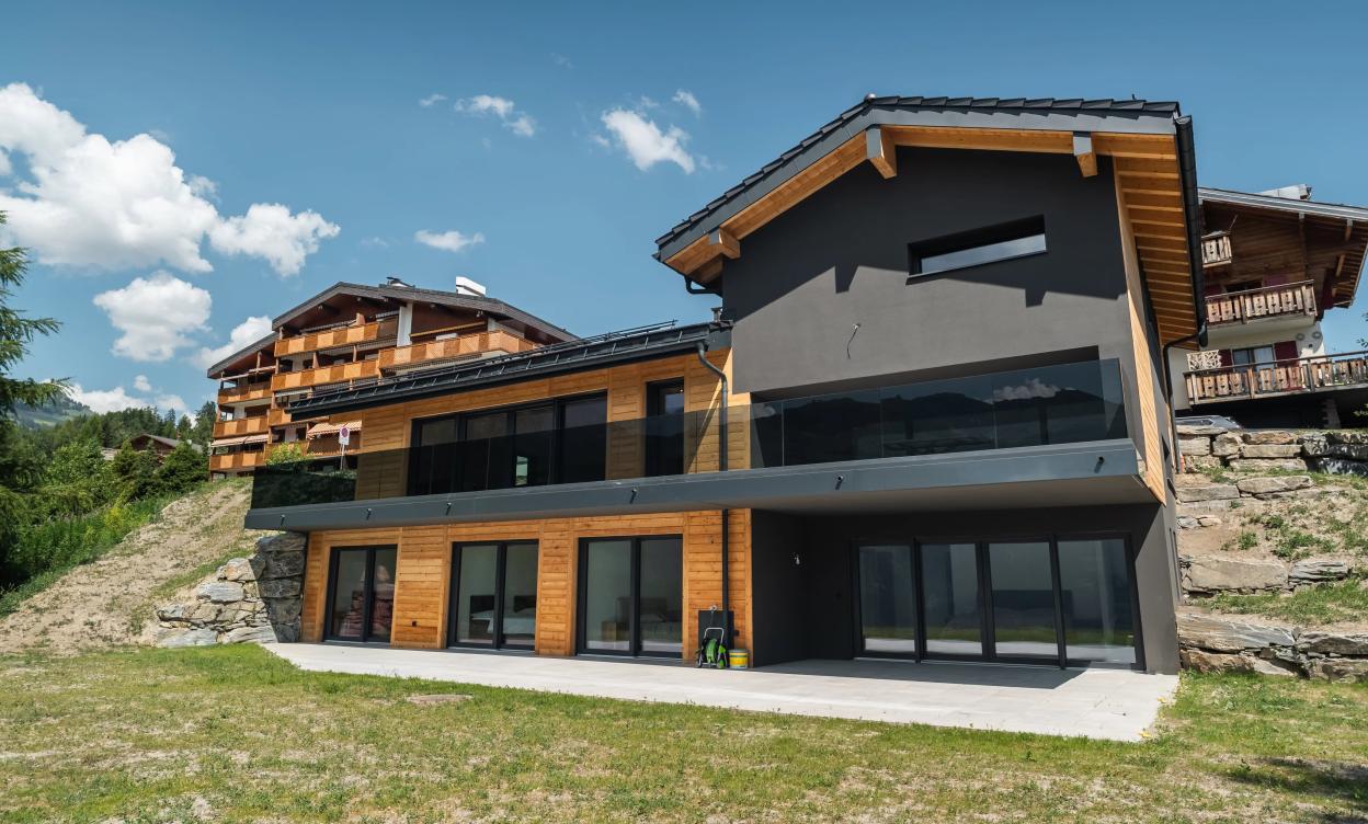 Chalet neuf à Crans-Montana avec vue panoramique image