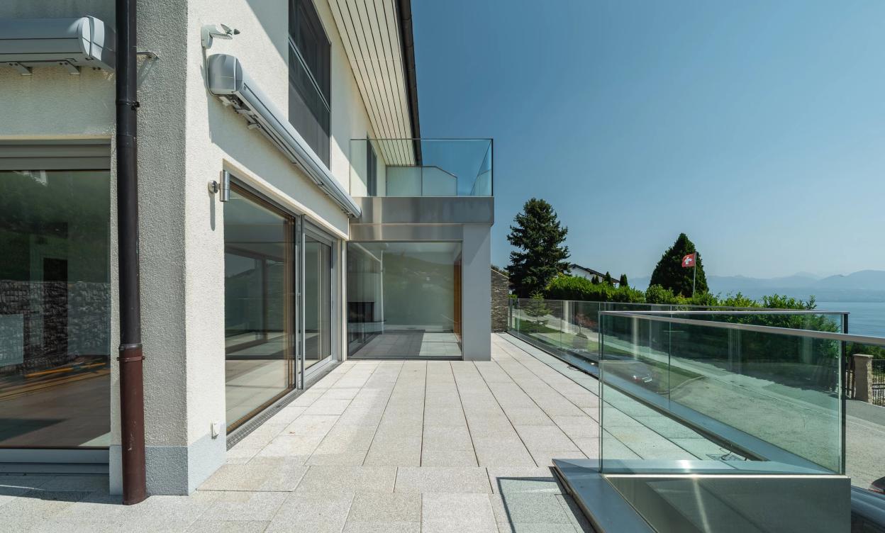 Villa d'Exception avec Vue sur le Lac image