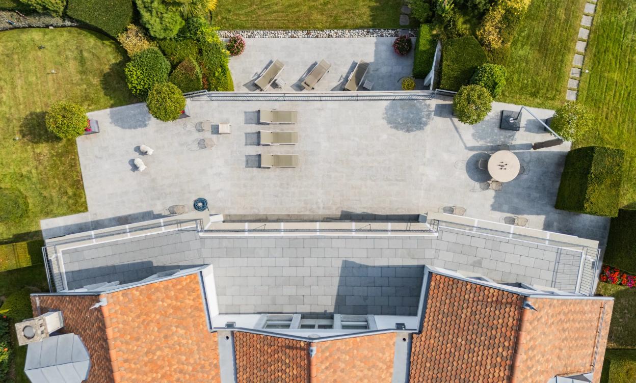 Une villa de maître au bord du Léman – prestige, volumes et lumière image