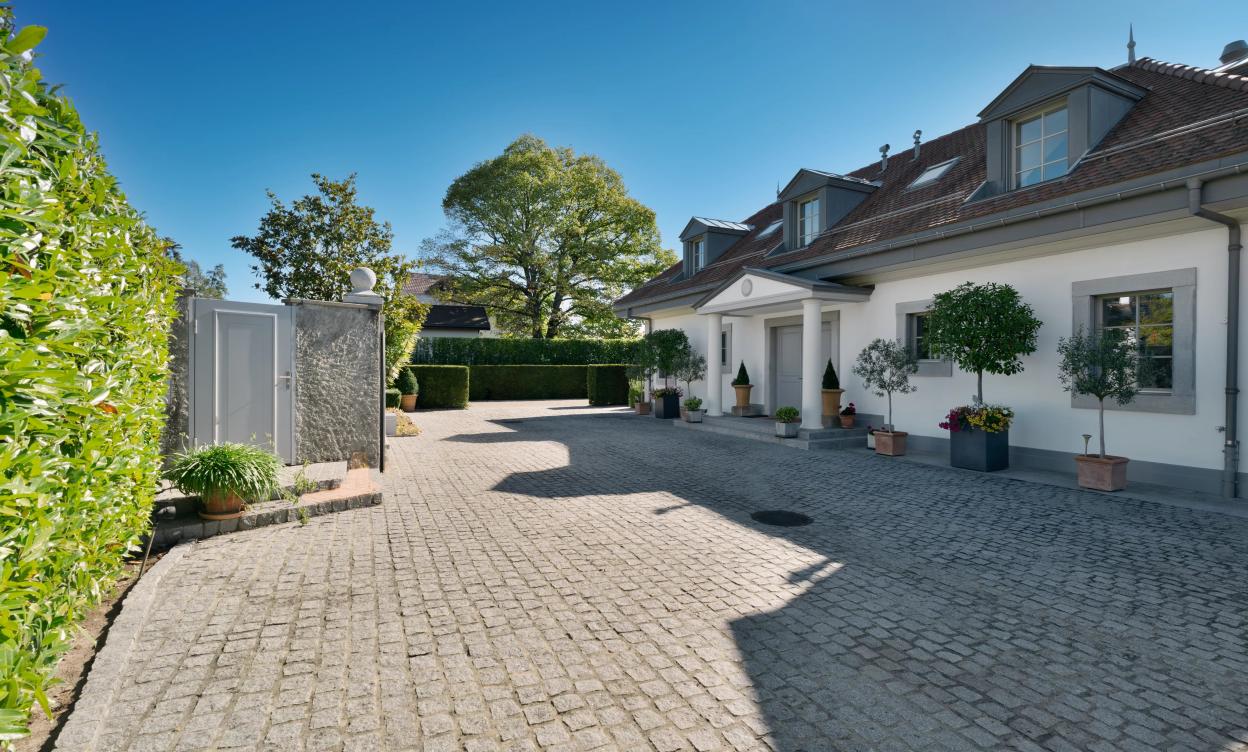 Une villa de maître au bord du Léman – prestige, volumes et lumière image