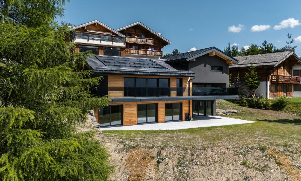 Chalet neuf à Crans-Montana avec vue panoramique image