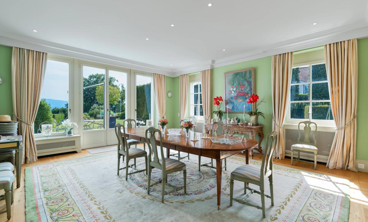 Une villa de maître au bord du Léman – prestige, volumes et lumière image