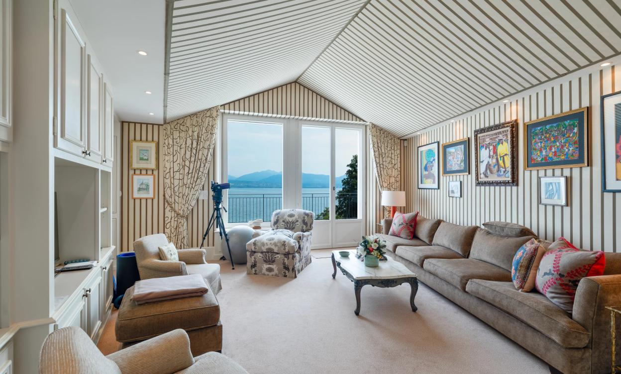 Une villa de maître au bord du Léman – prestige, volumes et lumière image