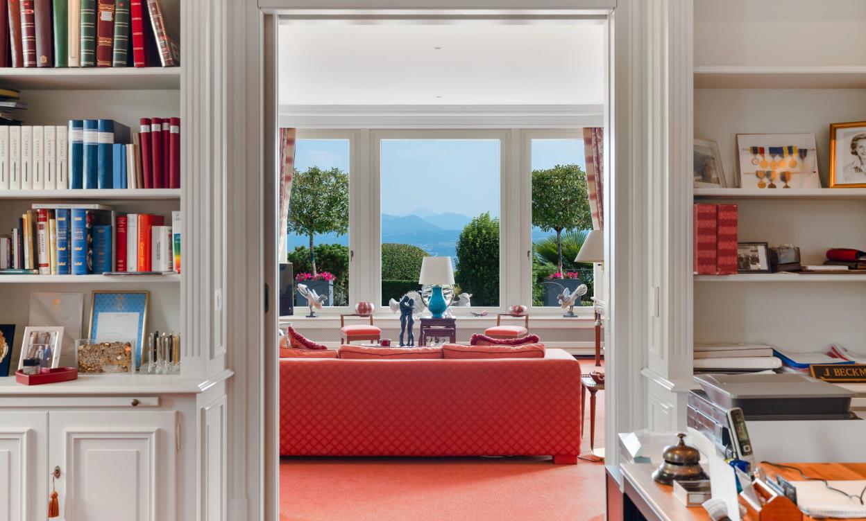 Une villa de maître au bord du Léman – prestige, volumes et lumière image