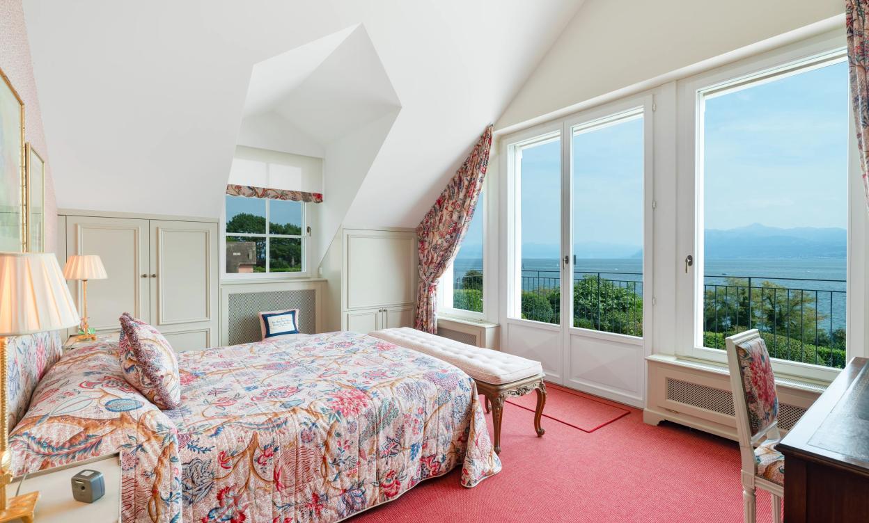 Une villa de maître au bord du Léman – prestige, volumes et lumière image