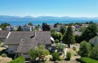 Élégante villa jumelle avec vue panoramique sur le lac et les Alpes image
