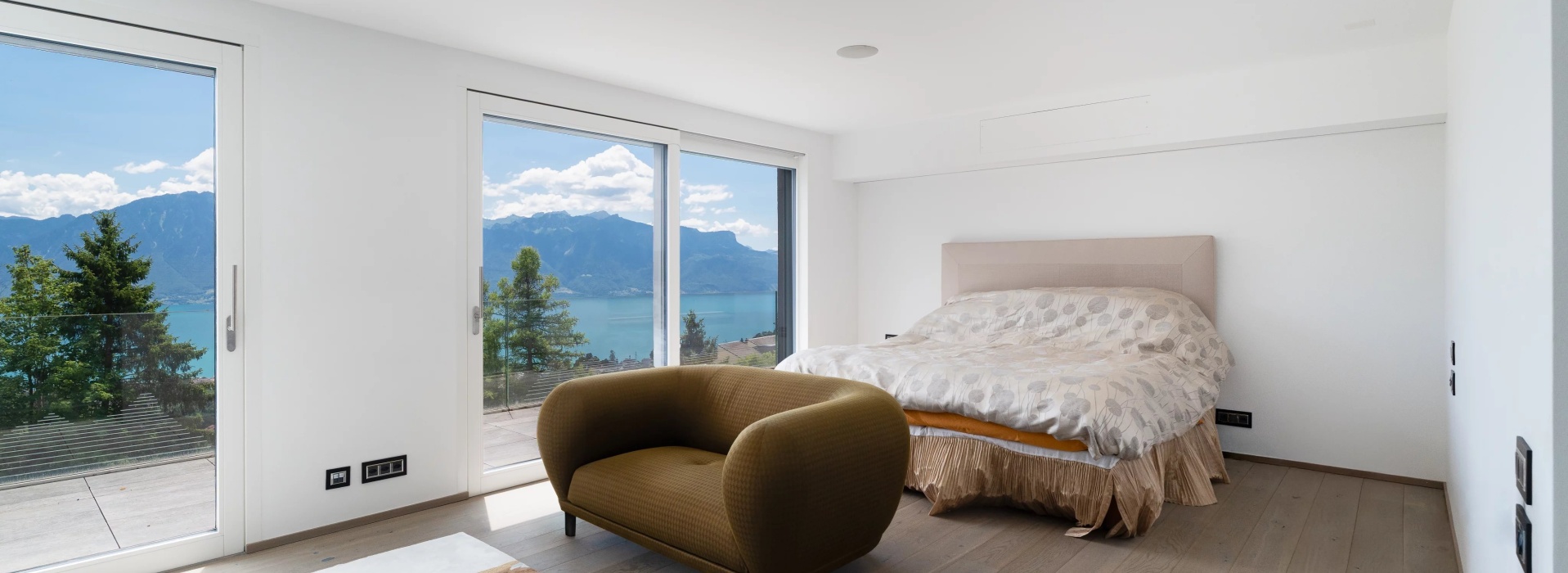 Villa contemporaine d'exception avec vue panoramique sur le lac Léman et les Alpes image