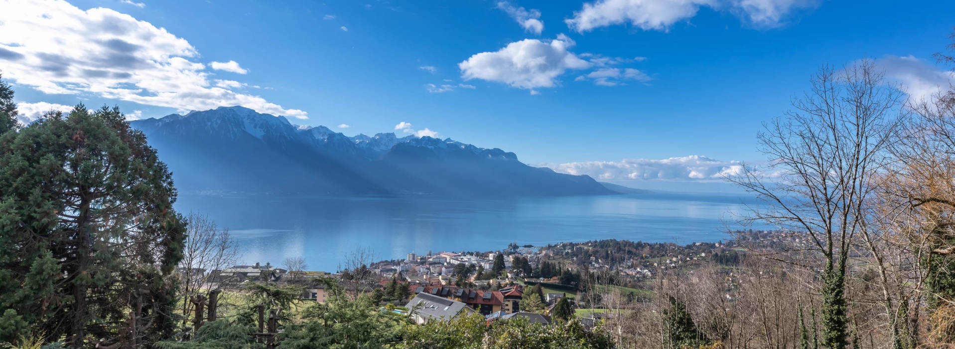 Un havre de paix avec piscine et vue panoramique image