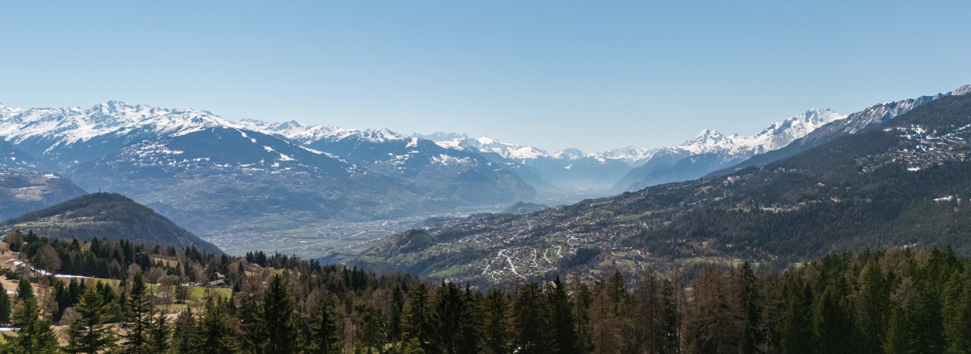 Appartement lumineux avec vue panoramique sur les Alpes et la plaine du Rhône image