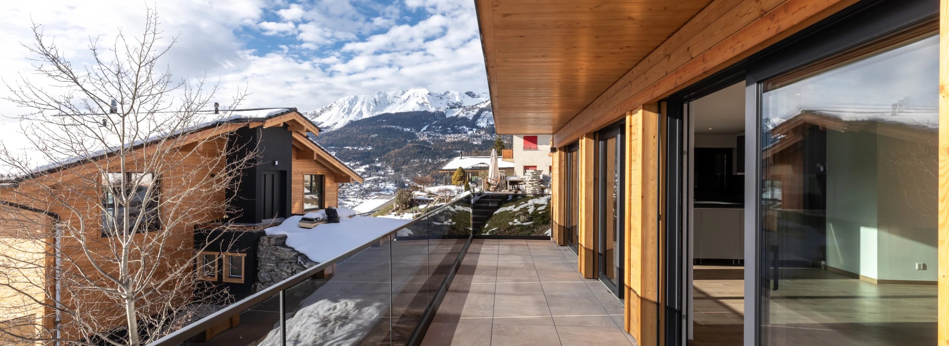 Chalet à Lens où le confort contemporain rencontre l’art de vivre en altitude image