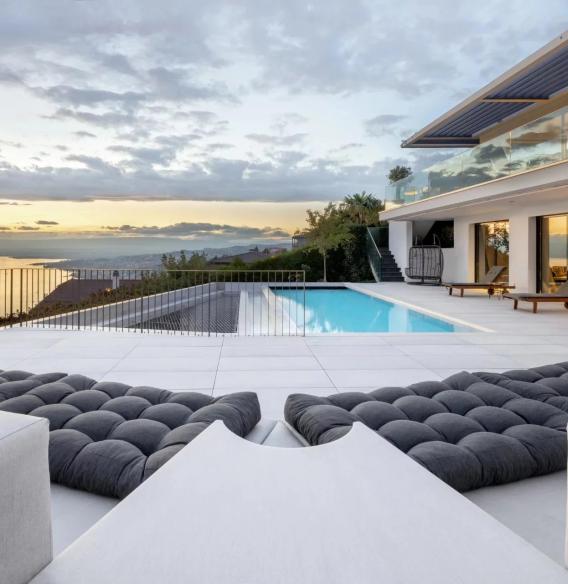 Villa contemporaine avec vue d'exception